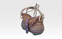 【ハンドメイド】彩霞のかご　桃色　籐かごバッグ　カラーラタンバスケット　おしゃれバッグ　デザインバッグ　ショルダーバッグ