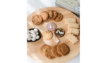 ちいさな窓のクッキー缶「ツルギーと小さな足音」　