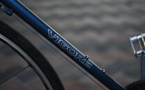 【高島屋選定品】＜VIGORE＞ラグ付きハンドメイドロードバイク「70next」mechanical｜京都&nbsp;自転車&nbsp;ロードバイク&nbsp;人気ブランド［&nbsp;自転車&nbsp;ロードバイク&nbsp;クラシカル&nbsp;最先端&nbsp;おすすめ&nbsp;高級&nbsp;スポーツ&nbsp;アウトドア&nbsp;ツーリング&nbsp;サイクリング&nbsp;お取り寄せ&nbsp;通販&nbsp;送料無料&nbsp;ふるさと納税&nbsp;］