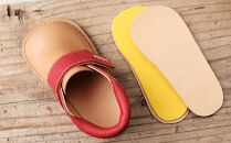 柔らかく履かせやすい本革製ベビーシューズ　マスタード