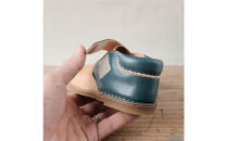 柔らかく履かせやすい本革製ベビーシューズ　ブルー