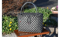 三朝町のラーメン屋「大八」のPPバンド手作りかごバッグ（フタ・手作りストラップ付）ブラック