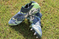 プロサッカー選手　遠藤航選手サイン入りスパイク（デザイン１）