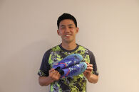 プロサッカー選手　遠藤航選手サイン入りスパイク（デザイン２）