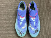 プロサッカー選手　遠藤航選手サイン入りスパイク（デザイン２）