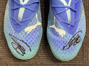 プロサッカー選手　遠藤航選手サイン入りスパイク（デザイン２）