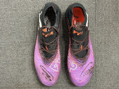 プロサッカー選手　遠藤航選手サイン入りスパイク（デザイン３）