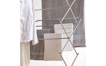 ワンピースも掛けられる室内物干ワイド_1143601232_00