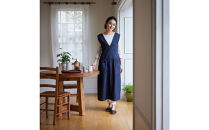 瀧本真奈美さんコラボワンピースエプロン（ネイビー）_1388200006_01