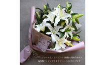 【母の日】カサブランカ５本とグリーンの花束＜お届け日：2026年5/4～5/10&nbsp;当店おまかせ&nbsp;＞母の日カード付き【&nbsp;母の日&nbsp;ギフト&nbsp;アレンジ&nbsp;花&nbsp;贈り物&nbsp;大阪府&nbsp;門真市&nbsp;】