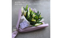 【母の日】カサブランカ５本とグリーンの花束＜お届け日：2026年5/4～5/10&nbsp;当店おまかせ&nbsp;＞母の日カード付き【&nbsp;母の日&nbsp;ギフト&nbsp;アレンジ&nbsp;花&nbsp;贈り物&nbsp;大阪府&nbsp;門真市&nbsp;】