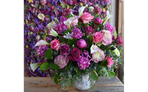 【母の日】洗練されたデザインの美しいアレンジメント&nbsp;ラフィネ＜お届け日：2026年5/4～5/10&nbsp;当店おまかせ&nbsp;＞母の日カード付き【&nbsp;母の日&nbsp;ギフト&nbsp;アレンジ&nbsp;花&nbsp;贈り物&nbsp;大阪府&nbsp;門真市&nbsp;】