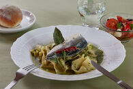 ＜屋久島パスタラボ＞屋久島産バジルとにんにくのジェノベーゼ　飛び魚のコンフィ添え＜一人前＞