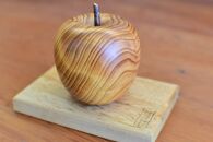 屋久杉&nbsp;リンゴの置物（台付き）＜島屋工房＞