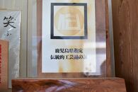 屋久杉&nbsp;リンゴの置物（台付き）＜島屋工房＞