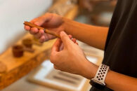 【樹齢千年以上生きた長寿の木　屋久杉】屋久島産／職人が持ちやすさにこだわった無垢ボールペン（黒）・ストレートタイプ（芯1.0mm）1本