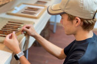 【樹齢千年以上生きた長寿の木　屋久杉】屋久島産／職人が持ちやすさにこだわった無垢ボールペン（黒）・ストレートタイプ（芯1.0mm）1本