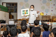 【樹齢千年以上生きた長寿の木　屋久杉】屋久島産／職人が持ちやすさにこだわった無垢ボールペン（黒）・ストレートタイプ（芯1.0mm）1本