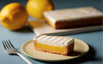 自家製&nbsp;タルト・オ・シトロン・ムランゲ&nbsp;(4号相当)冷凍&nbsp;Tarte&nbsp;au&nbsp;citron&nbsp;et&nbsp;meringue&nbsp;à&nbsp;la&nbsp;crème&nbsp;chantilly｜ア・ターブル！