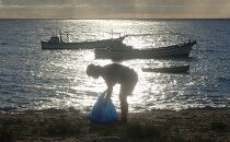与論島の海岸清掃ボランティアの活動支援Tシャツ　Sサイズ
