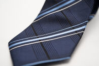 &nbsp;【受注生産】匠の技術で織り上げるシルク１００％のストライプネクタイ（ネイビー）|&nbsp;ネクタイ&nbsp;シルク&nbsp;ストライプ&nbsp;&nbsp;高級&nbsp;快適&nbsp;ビジネス&nbsp;フォーマル&nbsp;贈答用&nbsp;送料無料&nbsp;東京&nbsp;八王子