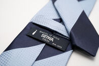 &nbsp;【受注生産】匠の技術で織り上げるシルク１００％の２段ストライプネクタイ（ネイビー×サックス）|&nbsp;ネクタイ&nbsp;シルク&nbsp;ストライプ&nbsp;高級&nbsp;ビジネス&nbsp;フォーマル&nbsp;贈答用&nbsp;送料無料&nbsp;東京&nbsp;八王子