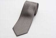 &nbsp;【受注生産】匠の技術で織り上げるシルク１００％のマイクロ小紋柄ネクタイ（ライトグレー×ピンク）|&nbsp;ネクタイ&nbsp;シルク&nbsp;柄&nbsp;グレー&nbsp;ピンク&nbsp;高級&nbsp;ビジネス&nbsp;フォーマル&nbsp;ギフト&nbsp;送料無料&nbsp;東京&nbsp;八王子