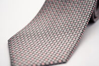&nbsp;【受注生産】匠の技術で織り上げるシルク１００％のマイクロ小紋柄ネクタイ（ライトグレー×ピンク）|&nbsp;ネクタイ&nbsp;シルク&nbsp;柄&nbsp;グレー&nbsp;ピンク&nbsp;高級&nbsp;ビジネス&nbsp;フォーマル&nbsp;ギフト&nbsp;送料無料&nbsp;東京&nbsp;八王子