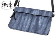 【伊と幸】《白生地の老舗が贈る》正絹染めサコッシュ（絞り染め・鉄紺）