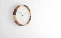 箱根の寄せ木技術で作った壁掛け時計（ラウンドトリコ）