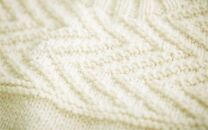 ≪生成り≫【気仙沼ニッティング】手編みセーター「エチュード」Sサイズ（女性標準サイズ）