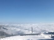 はじめてのスキーレッスン（白い雪と青空が映える９：３０スタート）