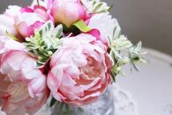 EH05　【ギフト用】水換え不要‼ピオニー(芍薬)の花瓶に入った花束：pink